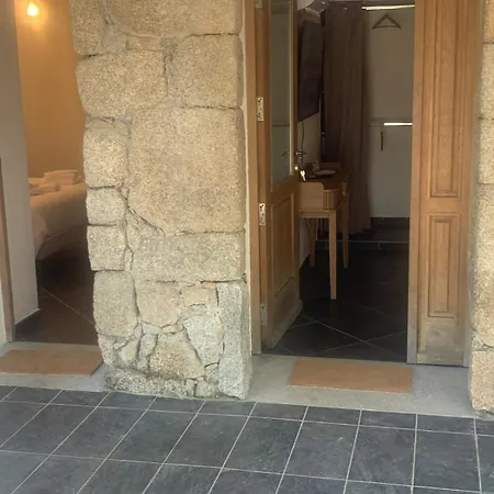 לינה וארוחת בוקר A Teghja 3*