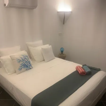 Alojamento de Acomodação e Pequeno-almoço A Teghja Figari (Corsica)