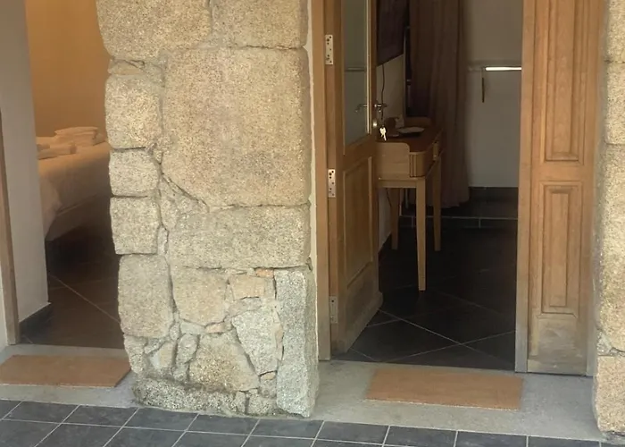 Alojamento de Acomodação e Pequeno-almoço A Teghja 3*