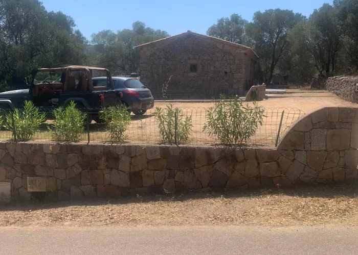 Alojamento de Acomodação e Pequeno-almoço A Teghja 3*